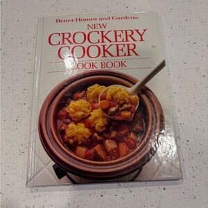 Better Homes and Gardens Crockery Cooker Cookbook - Red and White